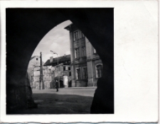 [Jelenia G&oacute;ra - Plac Ratuszowy - kamienice] (fot. 4) [Dokument ikonograficzny]