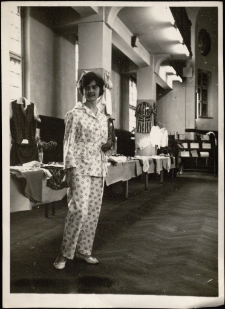 [Jelenia G&oacute;ra - wystawa prac uczni&oacute;w w auli LO] (fot. 3) [Dokument ikonograficzny]