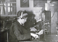 [Telefonistki : Technikum i Zasadnicza Szkoła Łączności w Jeleniej Górze] (fot. 5) [Dokument ikonograficzny]