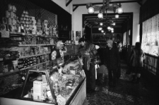 Jelenia Góra - Delikatesy : ulica 1 Maja (fot. 2) [Dokument ikonograficzny]