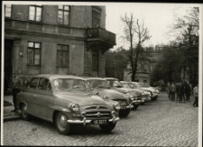 [Jelenia Góra, ul. Wojska Polskiego - samochody] [Dokument ikonograficzny]