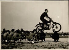 [Jelenia G&oacute;ra : Zawody motocyklowe] (fot.2) [Dokument ikonograficzny]