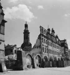 Plac Ratuszowy - ulica Pionierów Jeleniej Góry [Dokument ikonograficzny]