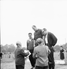 [Jelenia G&oacute;ra : zawody lekkoatletyczne] (fot. 1) [Dokument ikonograficzny]