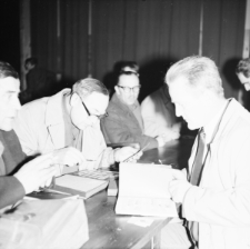 [Spotkanie filatelistów] (fot. 5) [Dokument ikonograficzny]