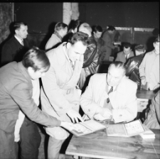 [Spotkanie filatelistów] (fot. 7) [Dokument ikonograficzny]