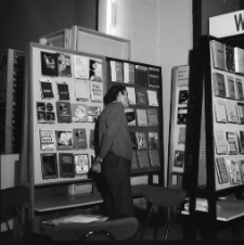 [Jelenia Góra - Księgarnia "Dom Książki" : Wystawa książki technicznej : 5-12 października 1966] (fot. 3) [Dokument życia społecznego]