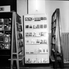 [Jelenia G&oacute;ra - Księgarnia "Dom Książki" : Wystawa książki technicznej : 5-12 października 1966] (fot. 6) [Dokument życia społecznego]