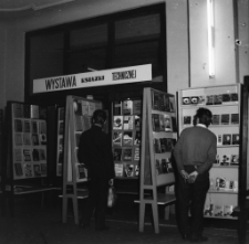 [Jelenia G&oacute;ra - Księgarnia "Dom Książki" : Wystawa książki technicznej : 5-12 października 1966] (fot. 10) [Dokument życia społecznego]