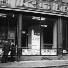 [Jelenia Góra - Klub Księgarza : Wystawa książki społeczno-politycznej : 20-28 listopada 1964] (fot. 1) [Dokument życia społecznego]