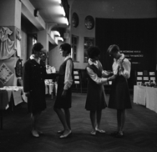 [Jelenia Góra - wystawa prac uczniów w auli LO] (fot. 6) [Dokument ikonograficzny]