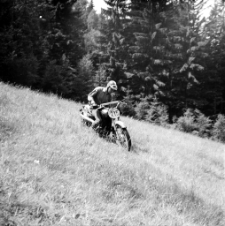 [Zawody motocyklowe] (fot. 4) [Dokument ikonograficzny]