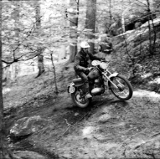 [Zawody motocyklowe] (fot. 5) [Dokument ikonograficzny]