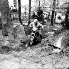 [Zawody motocyklowe] (fot. 6) [Dokument ikonograficzny]