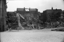 [Jelenia Góra - Plac Ratuszowy - kamienice] (fot. 6) [Dokument ikonograficzny]