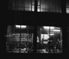 [Jelenia Góra - Księgarnia "Dom Książki" : wystawa książki radzieckiej] (fot. 1) [Dokument życia społecznego]