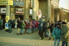 Harcerze - Europejskie Spotkanie Młodych Taiz&eacute; we Wrocławiu (fot.1) [Dokument ikonograficzny]