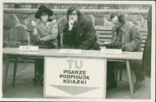 Dom Książki : kiermasz (fot. 5) [Dokument ikonograficzny]