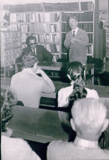 Spotkanie autorskie z Janem Koprowskim w czytelni WBP w Jeleniej Górze (fot. 1) [Dokument ikonograficzny]