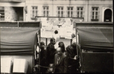 Kiermasz : Domu Książki (fot. 2) [Dokument ikonograficzny]