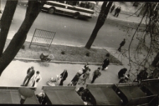 Kiermasz : Domu Książki (fot. 3) [Dokument ikonograficzny]