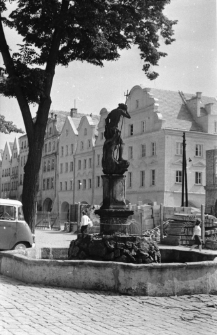 [Jelenia Góra - Plac Ratuszowy] (fot. 12) [Dokument ikonograficzny]