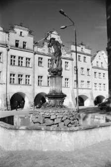 [Jelenia Góra - Plac Ratuszowy] (fot. 13) [Dokument ikonograficzny]
