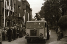 [Jelenia Góra : pochód pierwszomajowy] (fot. 2) [Dokument ikonograficzny]