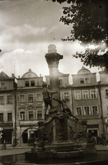 Gryfów Śląski : fontanna miejska (fot. 1) [Dokument ikonograficzny]