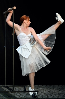 Lwowski Akademicki Teatr Voskresinnia - Suita dla dwojga (fot. 2) [Dokument ikonograficzny]