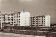 Zabobrze : ulica Ludomira Różyckiego (fot.1) [Dokument ikonograficzny]