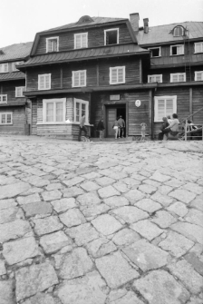 Schronisko PTTK „Strzecha Akademicka" - wejście [Dokument ikonograficzny]