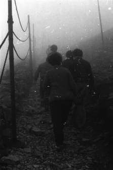 Szlak na Śnieżkę we mgle [Dokument ikonograficzny]