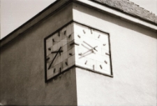 [Zegar na budynku Uniwerystetu Ekonomicznego][Dokument ikonograficzny]