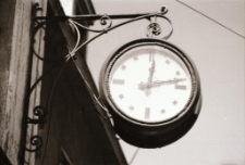 [Zegar przy Ulicy Wolności][Dokument ikonograficzny]