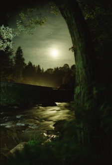 Ulica Jeleniogórska w Szklarskiej Porębie nocą [Dokument ikonograficzny]