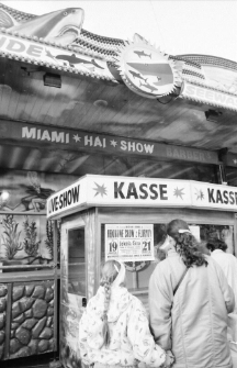 Jelenia Góra - Rekinowe Show z Florydy (fot. 2) [Dokument ikonograficzny]