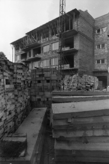 Pieńsk - budowa budynku przy ulicy Bolesławieckiej (fot. 1) [Dokument ikonograficzny]