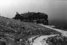 Schronisko PTTK „Strzecha Akademicka" (fot. 4) [Dokument ikonograficzny]