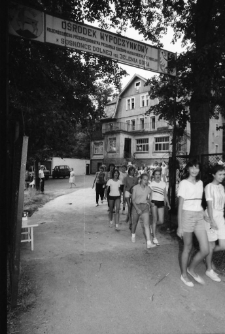 Ośrodek Wypoczynkowy Wojewódzkiego Przedsiębiorstwa Przemysłu Zbożowo- Młynarskiego "PZZ" Wrocław w Sosnówce (fot. 1) [Dokument ikonograficzny]