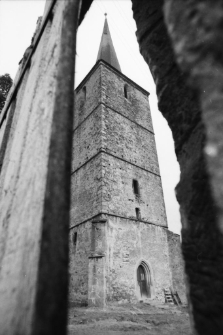 Kości&oacute;ł św. Jana i św. Katarzyny w Świerzawie (fot. 2) [Dokument ikonograficzny]