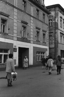 Plac Piastowski - Restauracja "Pod Różami" [Dokument ikonograficzny]