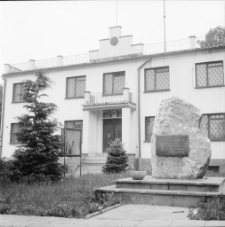 Wojciesz&oacute;w - Urząd Miasta (fot. 1) [Dokument ikonograficzny]