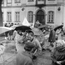 Jelenia Góra - protest Związku Nauczycielstwa Polskiego (fot. 4) [Dokument ikonograficzny]