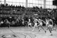 Mecz koszykówki JKS Spartakus - Resovia (fot. 2) [Dokument ikonograficzny]