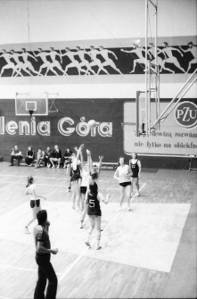 Mecz koszykówki MKS Karkonsze - AZS Gdańsk (fot. 3) [Dokument ikonograficzny]