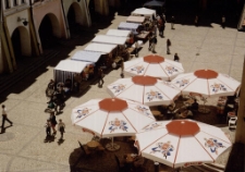 Na Placu Ratuszowym [Dokument ikonograficzny]