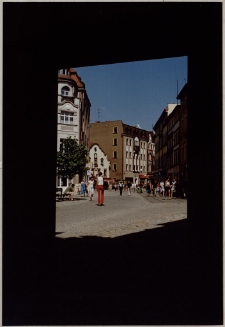 Ulica 1-go Maja - jeleniog&oacute;rski deptak [1] [Dokument ikonograficzny]