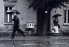 Deszcz w mieście [Dokument ikonograficzny]