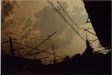 W ciszy dźwięk&oacute;w [Dokument ikonograficzny]